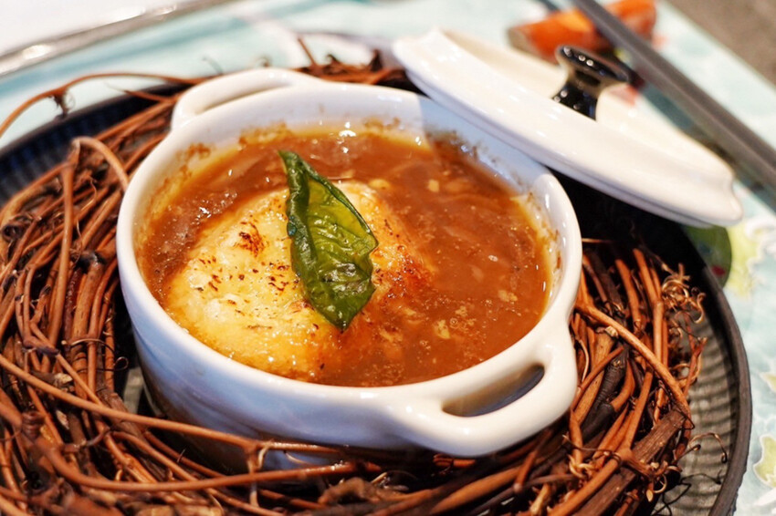 全台唯一夏威夷無菜單鐵板燒!近距離看火焰秀!整尾加拿大龍蝦都是我的~