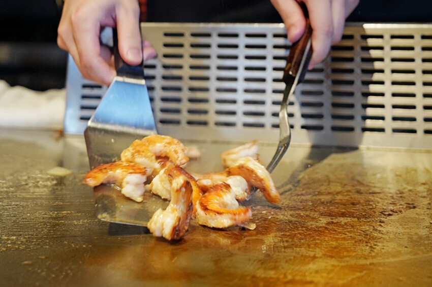 全台唯一夏威夷無菜單鐵板燒!近距離看火焰秀!整尾加拿大龍蝦都是我的~