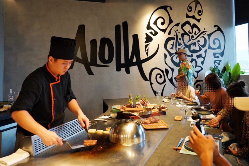 全台唯一夏威夷無菜單鐵板燒!近距離看火焰秀!整尾加拿大龍蝦都是我的~