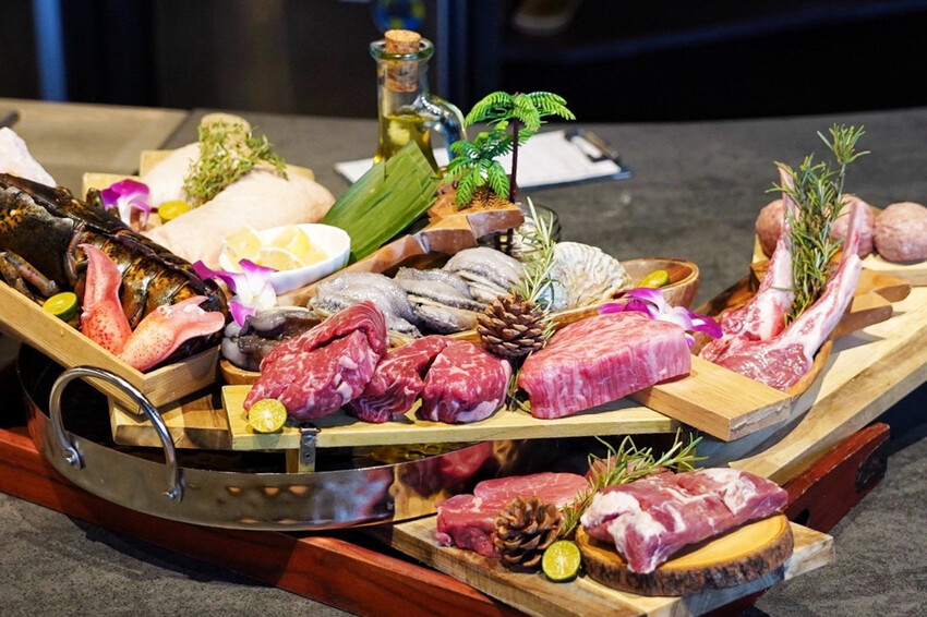 全台唯一夏威夷無菜單鐵板燒!近距離看火焰秀!整尾加拿大龍蝦都是我的~