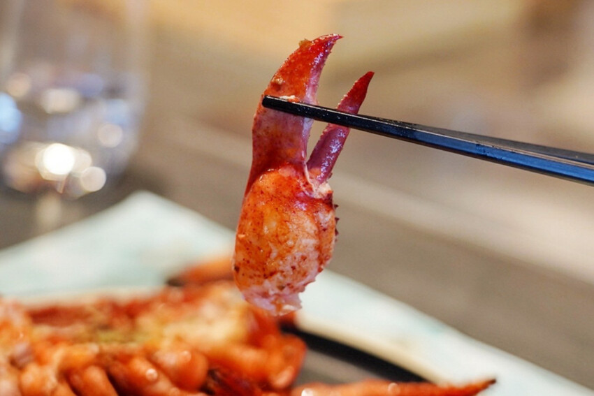 全台唯一夏威夷無菜單鐵板燒!近距離看火焰秀!整尾加拿大龍蝦都是我的~