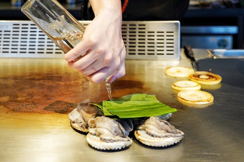全台唯一夏威夷無菜單鐵板燒!近距離看火焰秀!整尾加拿大龍蝦都是我的~