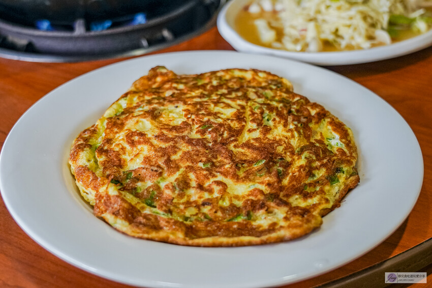 桃園龜山隱藏版！深山鐵皮屋「逗陣來土雞城」必吃自家養殖土雞，平價多人聚餐首選。