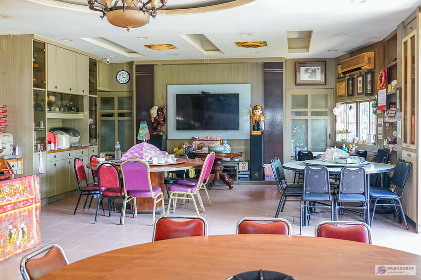 桃園龜山隱藏版！深山鐵皮屋「逗陣來土雞城」必吃自家養殖土雞，平價多人聚餐首選。