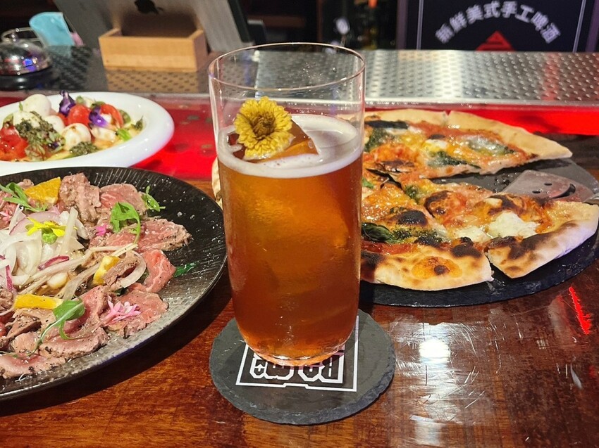 台北市大同區台北車站餐酒館推薦｜黑媽台北Bad Mama，隱藏在老宅小巷裡的神秘藝術酒吧，陪你嗨到凌晨半夜！週四還有披薩