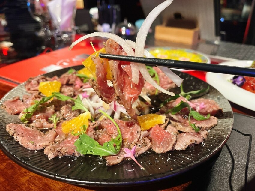 台北市大同區台北車站餐酒館推薦｜黑媽台北Bad Mama，隱藏在老宅小巷裡的神秘藝術酒吧，陪你嗨到凌晨半夜！週四還有披薩