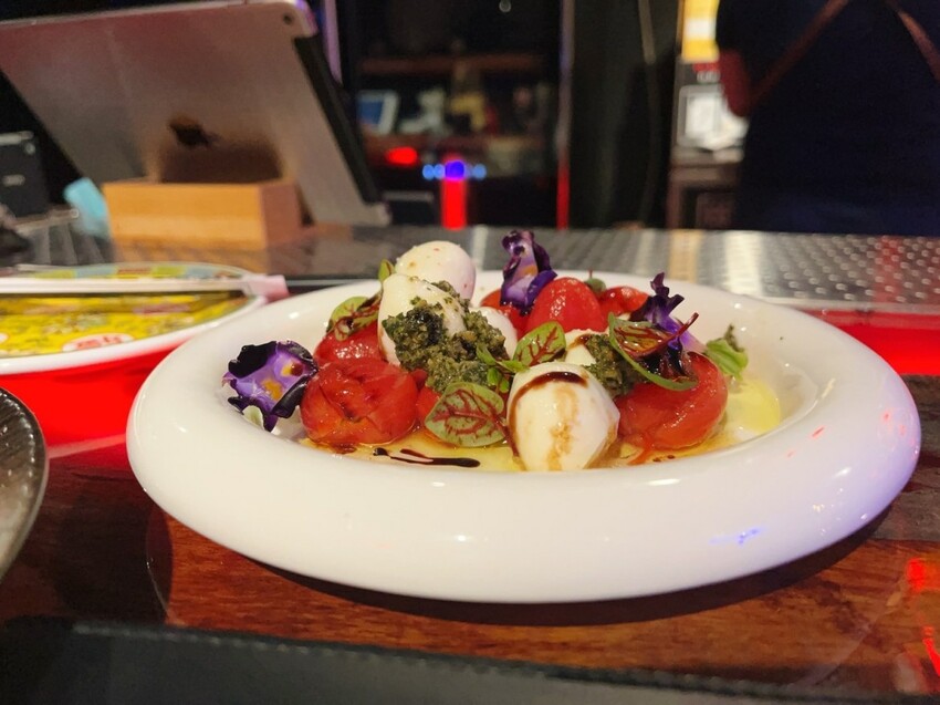 台北市大同區台北車站餐酒館推薦｜黑媽台北Bad Mama，隱藏在老宅小巷裡的神秘藝術酒吧，陪你嗨到凌晨半夜！週四還有披薩