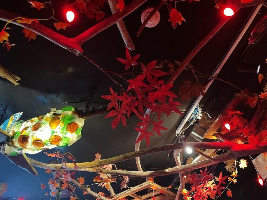 台北市大同區台北車站餐酒館推薦｜黑媽台北Bad Mama，隱藏在老宅小巷裡的神秘藝術酒吧，陪你嗨到凌晨半夜！週四還有披薩