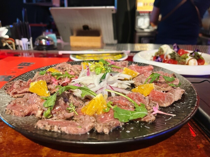 台北市大同區台北車站餐酒館推薦｜黑媽台北Bad Mama，隱藏在老宅小巷裡的神秘藝術酒吧，陪你嗨到凌晨半夜！週四還有披薩