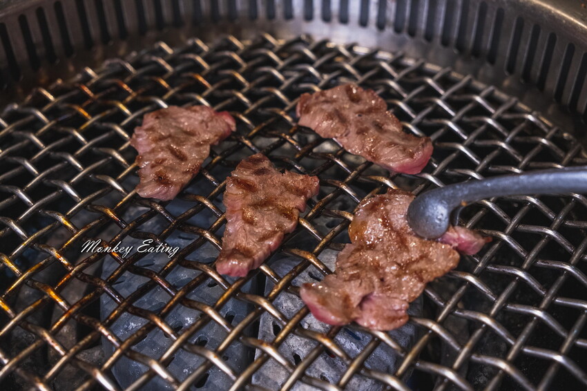 【台中北區】山鯨燒肉│漢口路燒肉推薦,浮誇系A5和牛燒肉、超美裝潢一秒到日本!還有免費和服體驗 - 貪吃猴的幻想