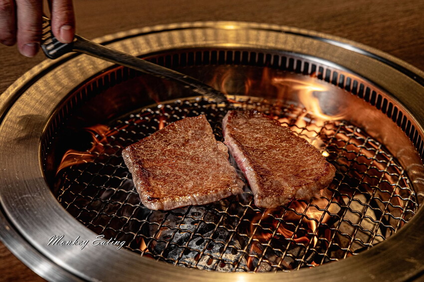 【台中北區】山鯨燒肉│漢口路燒肉推薦,浮誇系A5和牛燒肉、超美裝潢一秒到日本!還有免費和服體驗 - 貪吃猴的幻想