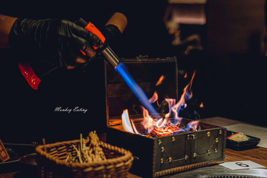 【台中北區】山鯨燒肉│漢口路燒肉推薦,浮誇系A5和牛燒肉、超美裝潢一秒到日本!還有免費和服體驗 - 貪吃猴的幻想