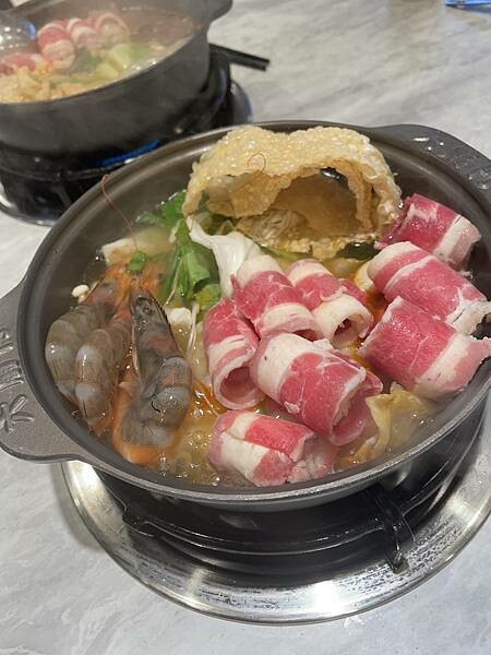 食記(實際)分享 ｜ 六扇門時尚鍋物-中山農安店｜香醇不膩口
