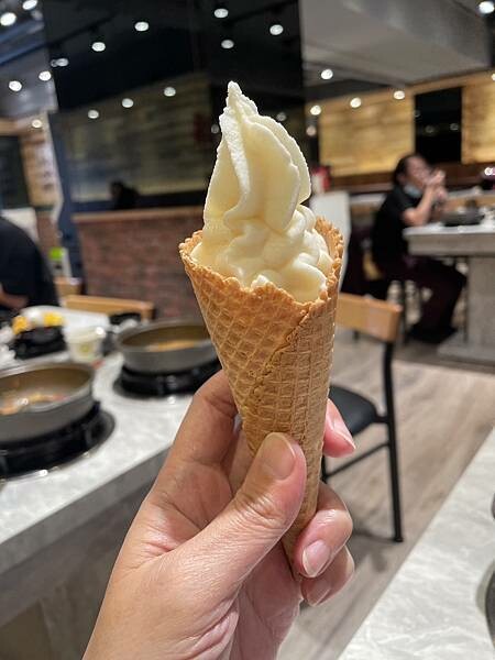 食記(實際)分享 ｜ 六扇門時尚鍋物-中山農安店｜香醇不膩口