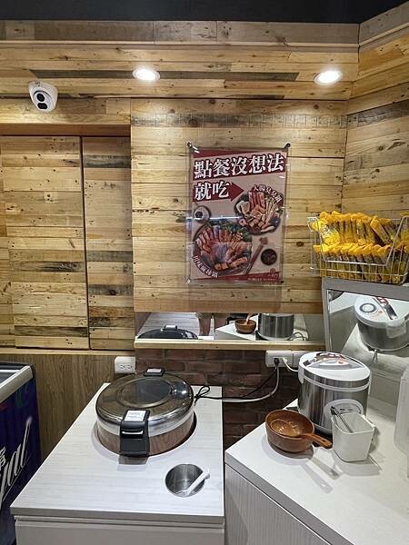 食記(實際)分享 ｜ 六扇門時尚鍋物-中山農安店｜香醇不膩口
