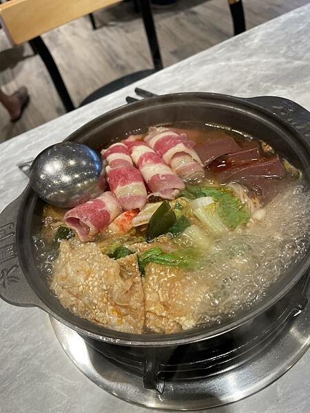 食記(實際)分享 ｜ 六扇門時尚鍋物-中山農安店｜香醇不膩口