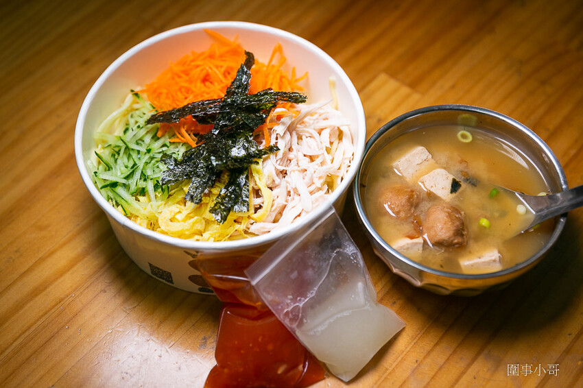 宜蘭羅東美食推薦-胖達夯燒烤!午餐到宵夜都吃得到美味的雞絲涼麵跟燒烤~還有烤飯糰也超級好吃! @圍事小哥的幸福相框