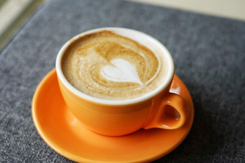 賣場旁超隱密手作甜點!平日下午兩點蛋糕櫃已空,拿鐵一杯才80元~