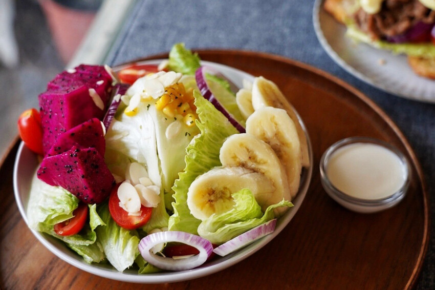 賣場旁超隱密手作甜點!平日下午兩點蛋糕櫃已空,拿鐵一杯才80元~