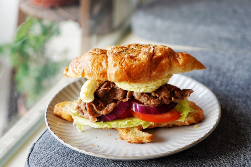 賣場旁超隱密手作甜點!平日下午兩點蛋糕櫃已空,拿鐵一杯才80元~