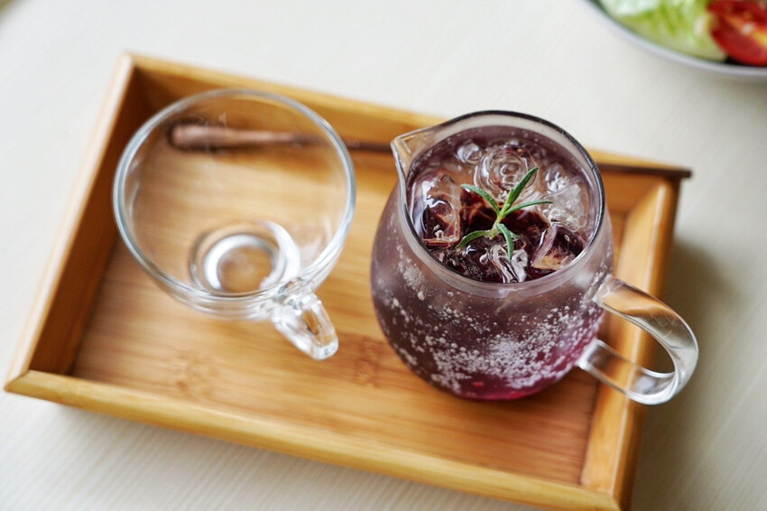 賣場旁超隱密手作甜點!平日下午兩點蛋糕櫃已空,拿鐵一杯才80元~