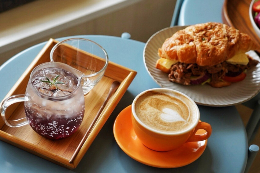 賣場旁超隱密手作甜點!平日下午兩點蛋糕櫃已空,拿鐵一杯才80元~