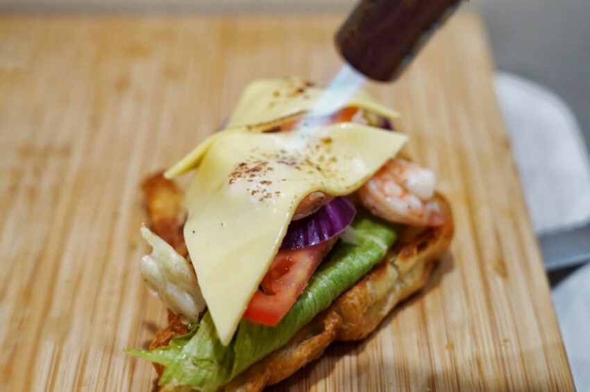 賣場旁超隱密手作甜點!平日下午兩點蛋糕櫃已空,拿鐵一杯才80元~