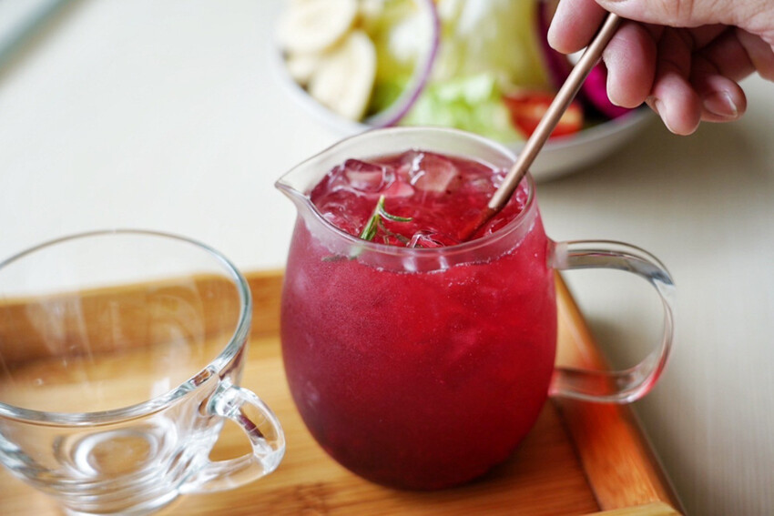 賣場旁超隱密手作甜點!平日下午兩點蛋糕櫃已空,拿鐵一杯才80元~