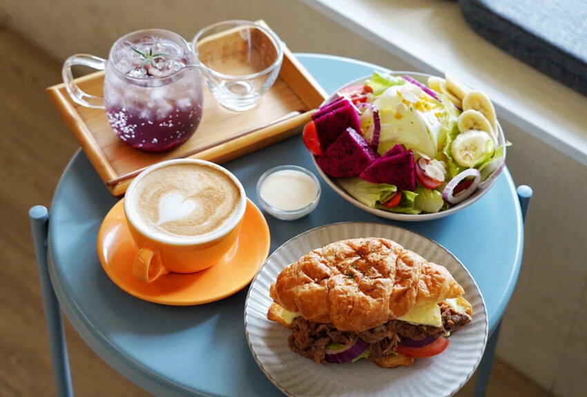 賣場旁超隱密手作甜點!平日下午兩點蛋糕櫃已空,拿鐵一杯才80元~