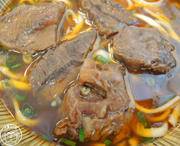 老張牛肉麵：呷飽祙【台北中正･老張牛肉麵】新分店有媽媽的味道