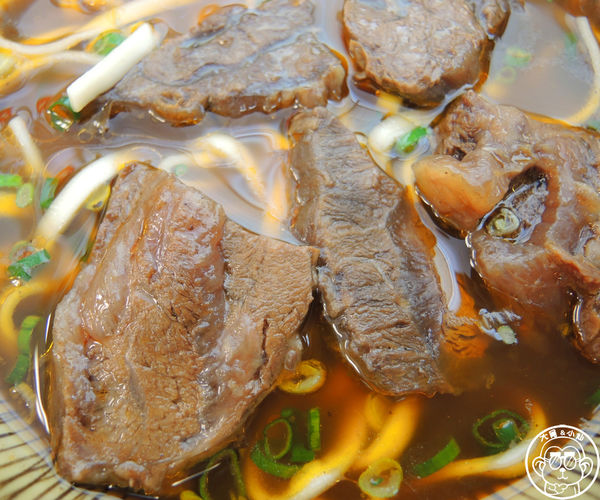 老張牛肉麵：呷飽祙【台北中正･老張牛肉麵】新分店有媽媽的味道
