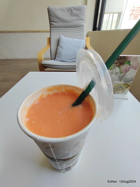 (新竹東區美食)「高北牛乳大王」新竹東門文昌店(Papaya  traditional Taiwan juice and milk shop)，Hsinchu city,  Aug 12, 2024, SJKen