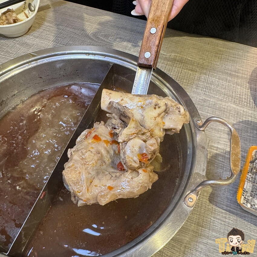 苗栗縣頭份市苗栗頭份不打羊。羊肉爐牛肉爐吃到飽! 全台最多最豐富百種食材吃到飽只要530元起! 當月壽星個人8折優惠! 90歲以上當月壽星個人免費招待! (菜單營業時間地址電話) - 跟著踢小米吃喝玩