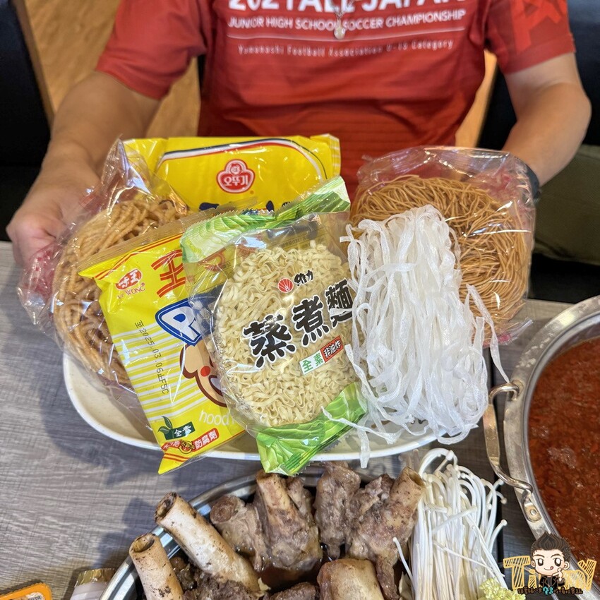 苗栗縣頭份市苗栗頭份不打羊。羊肉爐牛肉爐吃到飽! 全台最多最豐富百種食材吃到飽只要530元起! 當月壽星個人8折優惠! 90歲以上當月壽星個人免費招待! (菜單營業時間地址電話) - 跟著踢小米吃喝玩