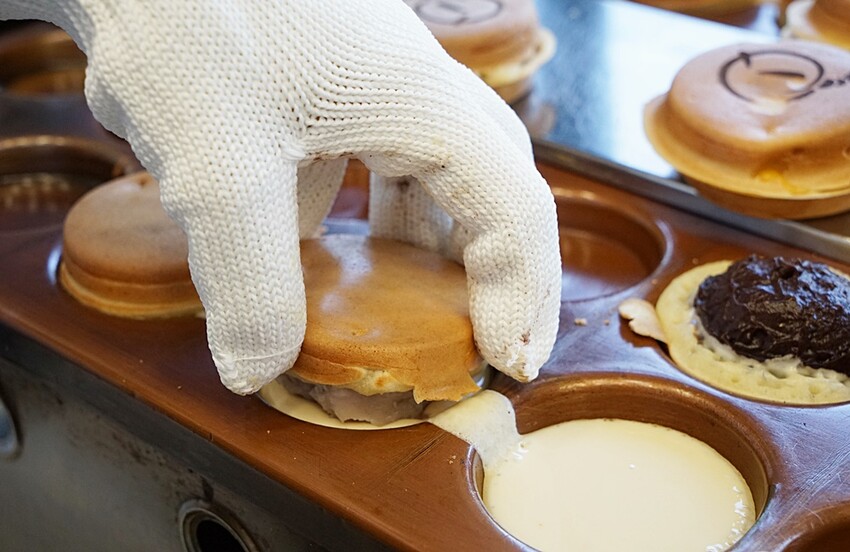 想要滿足平價又美味的下午茶就來這！！功夫茶王、咀嚼系38奶霸，手作紅豆餅鹹甜口味一咬就爆餡！！