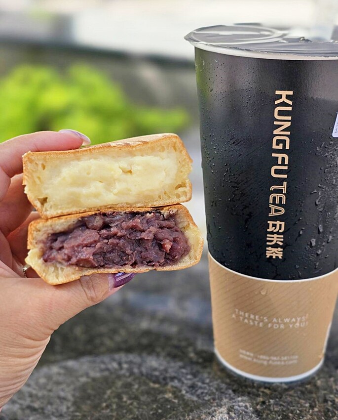 想要滿足平價又美味的下午茶就來這！！功夫茶王、咀嚼系38奶霸，手作紅豆餅鹹甜口味一咬就爆餡！！