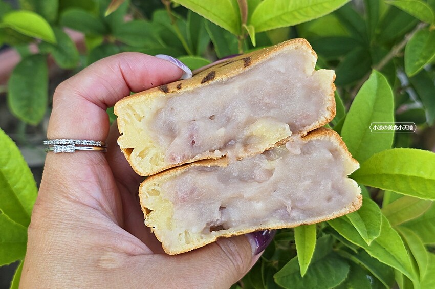 想要滿足平價又美味的下午茶就來這！！功夫茶王、咀嚼系38奶霸，手作紅豆餅鹹甜口味一咬就爆餡！！