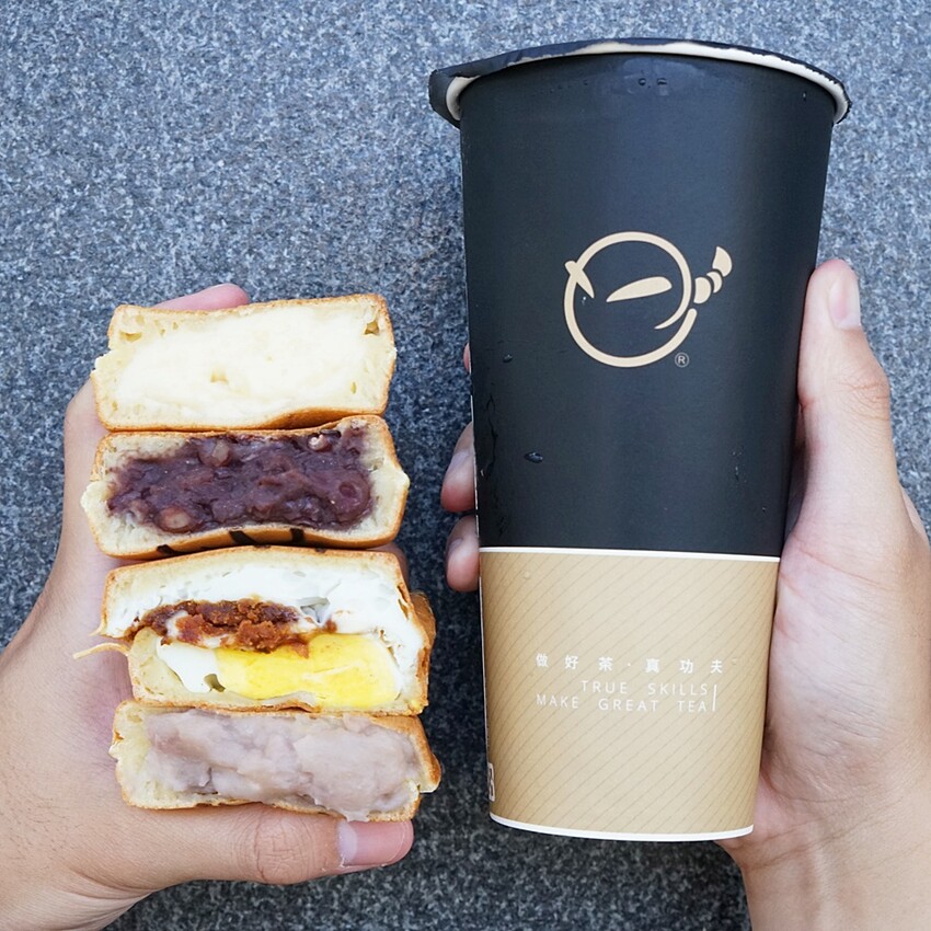 想要滿足平價又美味的下午茶就來這！！功夫茶王、咀嚼系38奶霸，手作紅豆餅鹹甜口味一咬就爆餡！！
