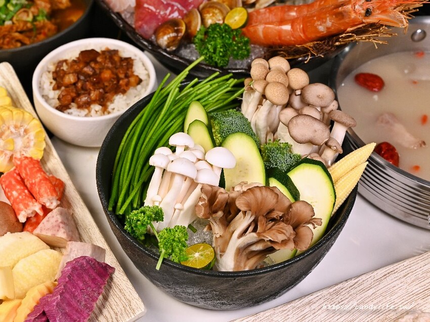 論石間鍋物|台中人氣鍋物最新分店在太平,320元起享蔬食自助吧吃到飽,還有超值雙人套餐 - 糖糖's 享食生活