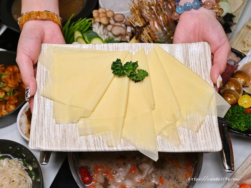 論石間鍋物|台中人氣鍋物最新分店在太平,320元起享蔬食自助吧吃到飽,還有超值雙人套餐 - 糖糖's 享食生活