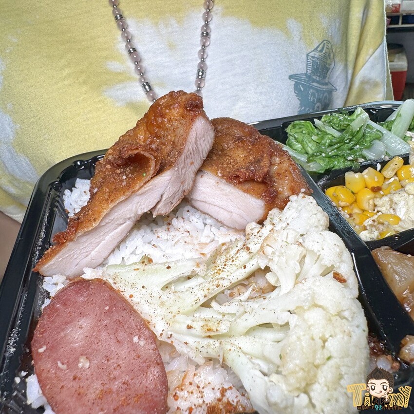 新竹市東區新竹林記手作便當 園區秘書訂外送便當的省錢救星！ 主菜加五個配菜統統95元！ 大雞腿大雞排都比臉大！ (菜單營業時間地址電話) - 跟著踢小米吃喝玩樂趣