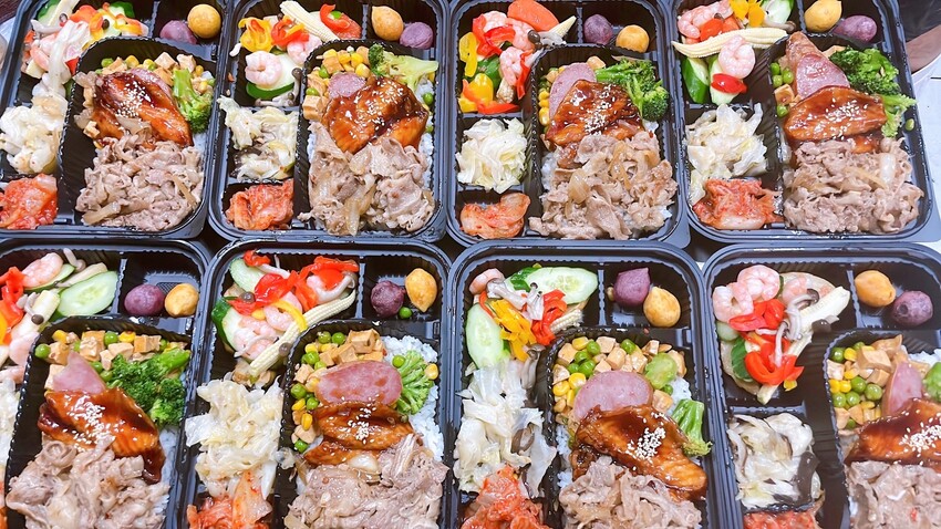 新竹市東區新竹林記手作便當 園區秘書訂外送便當的省錢救星！ 主菜加五個配菜統統95元！ 大雞腿大雞排都比臉大！ (菜單營業時間地址電話) - 跟著踢小米吃喝玩樂趣