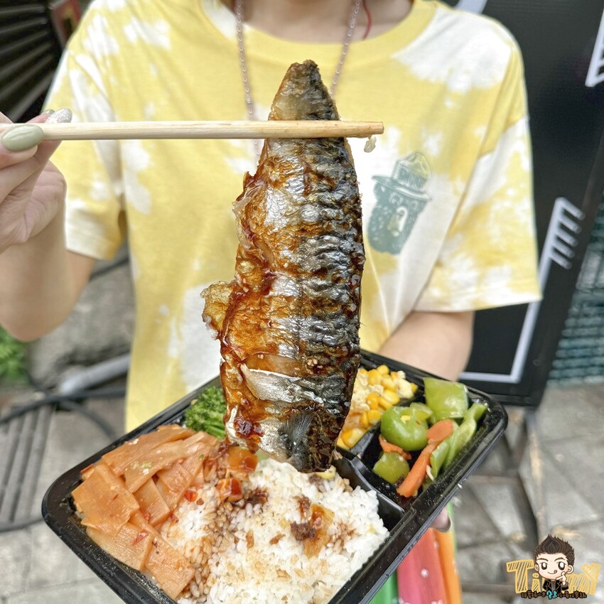 新竹市東區新竹林記手作便當 園區秘書訂外送便當的省錢救星！ 主菜加五個配菜統統95元！ 大雞腿大雞排都比臉大！ (菜單營業時間地址電話) - 跟著踢小米吃喝玩樂趣