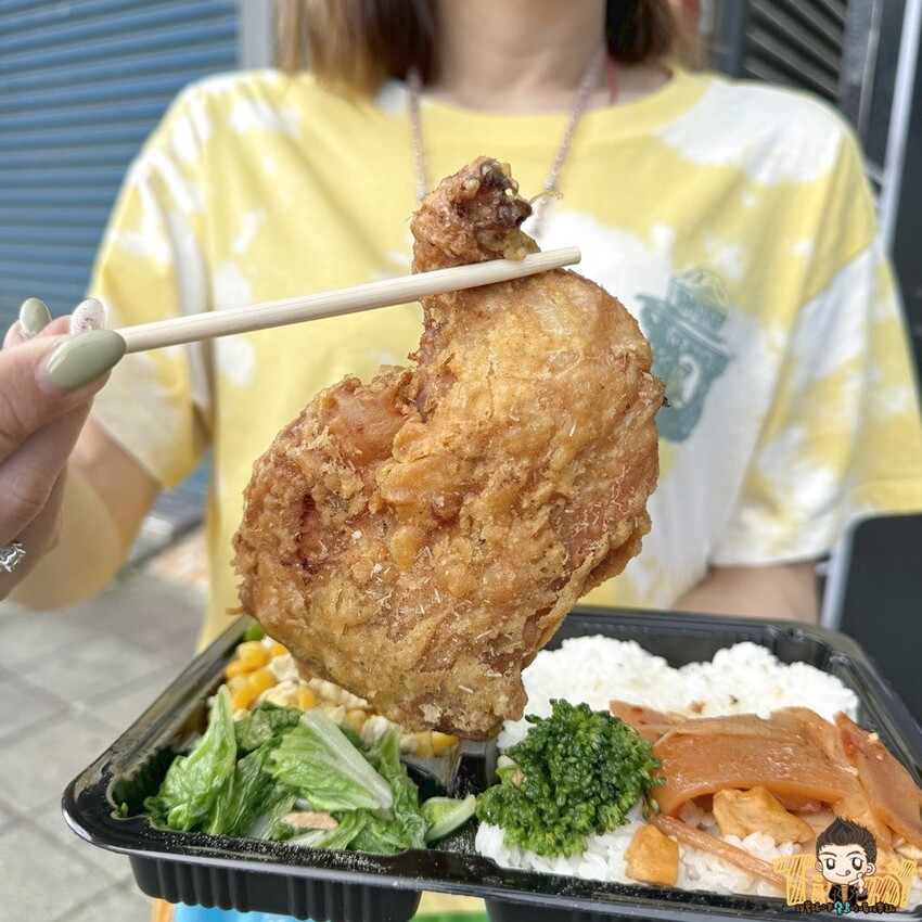 新竹市東區新竹林記手作便當 園區秘書訂外送便當的省錢救星！ 主菜加五個配菜統統95元！ 大雞腿大雞排都比臉大！ (菜單營業時間地址電話) - 跟著踢小米吃喝玩樂趣