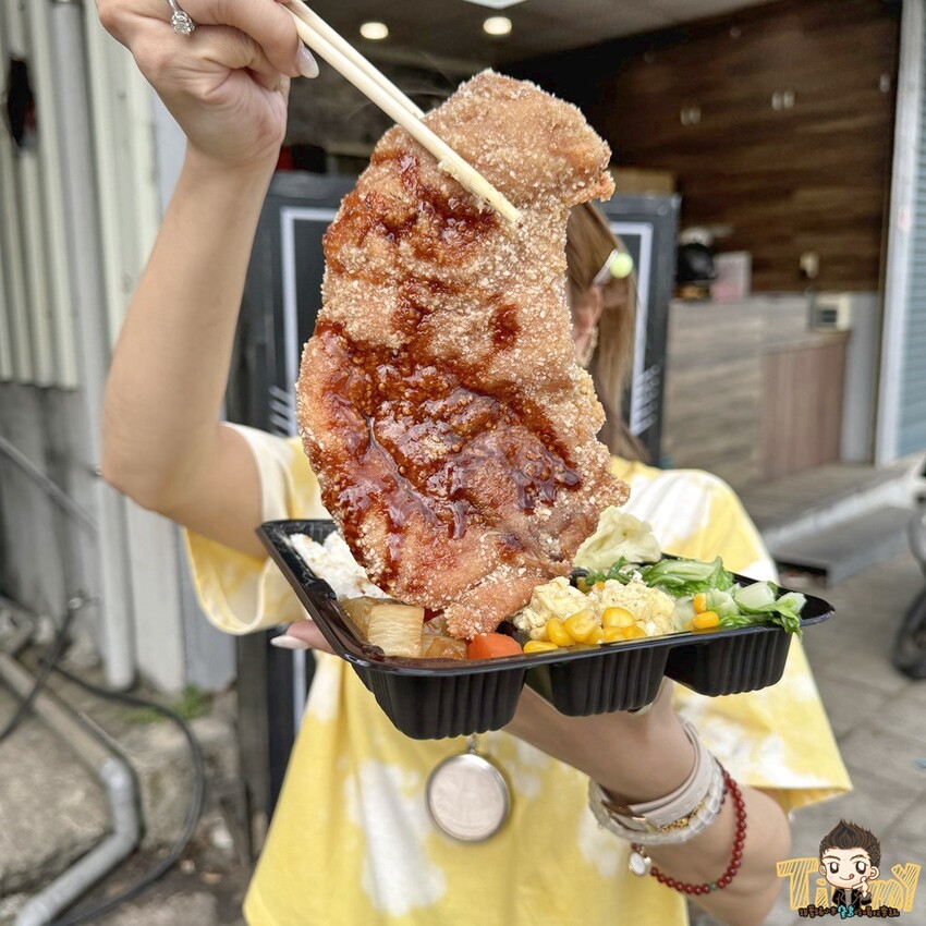 新竹市東區新竹林記手作便當 園區秘書訂外送便當的省錢救星！ 主菜加五個配菜統統95元！ 大雞腿大雞排都比臉大！ (菜單營業時間地址電話) - 跟著踢小米吃喝玩樂趣