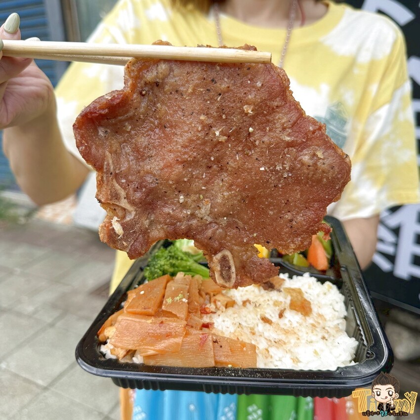 新竹市東區新竹林記手作便當 園區秘書訂外送便當的省錢救星！ 主菜加五個配菜統統95元！ 大雞腿大雞排都比臉大！ (菜單營業時間地址電話) - 跟著踢小米吃喝玩樂趣