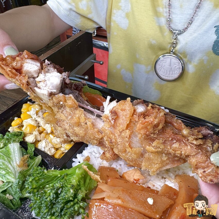 新竹市東區新竹林記手作便當 園區秘書訂外送便當的省錢救星！ 主菜加五個配菜統統95元！ 大雞腿大雞排都比臉大！ (菜單營業時間地址電話) - 跟著踢小米吃喝玩樂趣