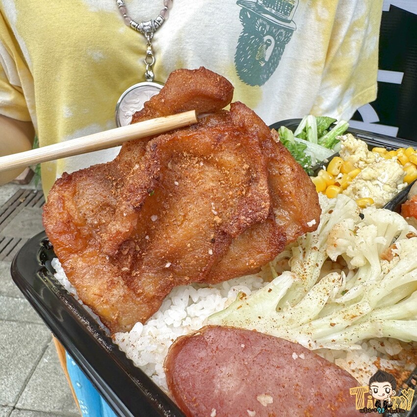 新竹市東區新竹林記手作便當 園區秘書訂外送便當的省錢救星！ 主菜加五個配菜統統95元！ 大雞腿大雞排都比臉大！ (菜單營業時間地址電話) - 跟著踢小米吃喝玩樂趣