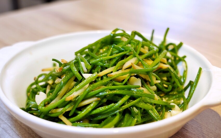 桃園超人氣熱炒店!平價88道菜任選「呷尬八八快炒」內用白飯吃到飽。