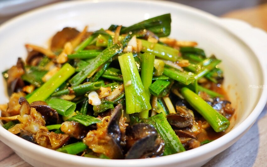 桃園超人氣熱炒店!平價88道菜任選「呷尬八八快炒」內用白飯吃到飽。